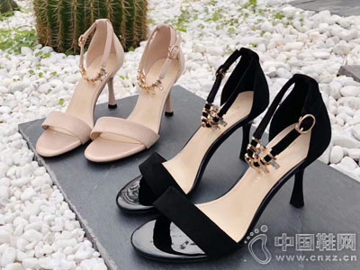 ������ɫŮЬ2018�¿�߸���Ь