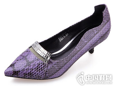 IGGŮЬ�¿�ʱװ��Ь��Ʒ