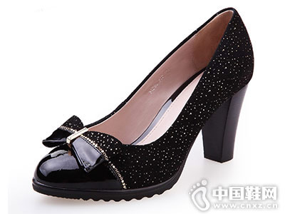 IGGŮЬ�¿�ʱװ��Ь��Ʒ