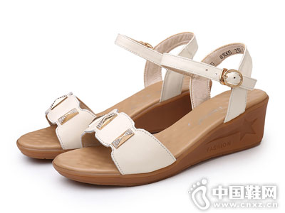 ŷ�ε���ŮЬ2018�¿��¸���Ь