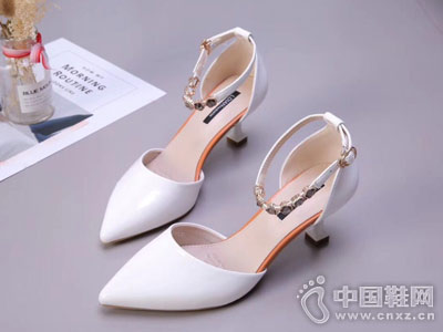 ����ŮЬ2018�¿����пյ�Ь