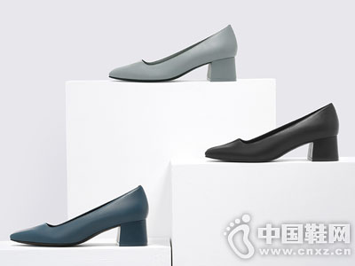 CHARLES&KEITH��ͷƴ��ͨ�ڼ�Լ���и�Ь