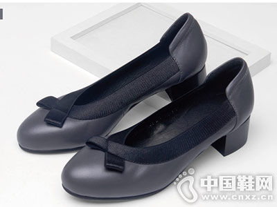 ��˹��2018�¿��ְҵ�ϰ�Ь