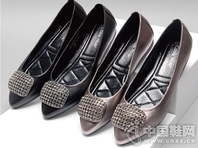 ��˹��2018�¿��ͷƽ��ЬŮƽ��ǳ��