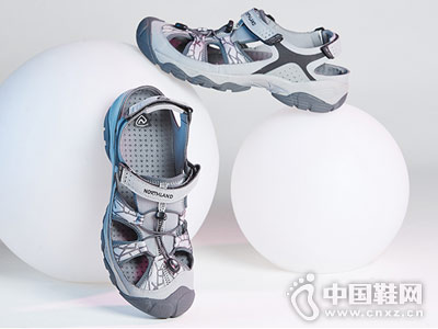 ŵʫ��2018���Ļ���ɳ̲��Ь