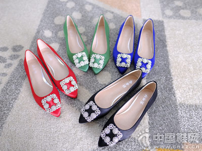 ������2018��ƷʱװЬ