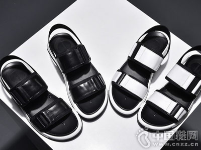 ���˻���2018�¿���Ь