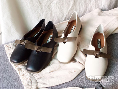 ������ŮЬ2018�¿�ʱװЬ