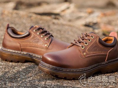 ���ն���2018�¿���ʿ��װЬ