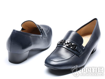 ����ara����ŮЬ