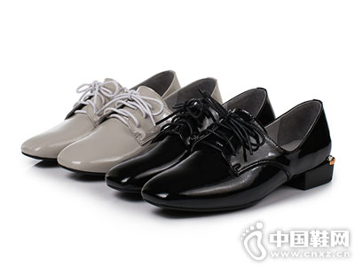 ǳ�ڵ�ЬŮ��Ƥ��¶�¿�