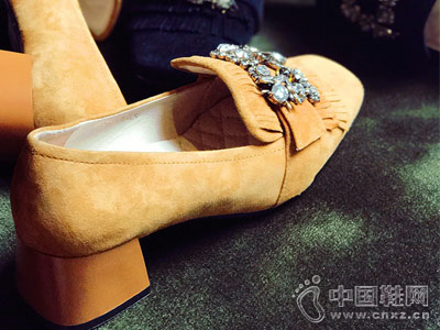 �＾ǳ�ڴ�ɫASŮЬ���ڵ�Ь