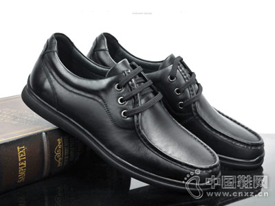 �ƶ�ʿϵ����ʽ��Ƥ��Ь