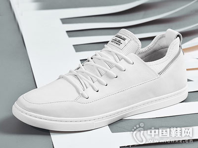 ŷ�ױ���ʿ�Ͱﺫ���Ь��Ʒ