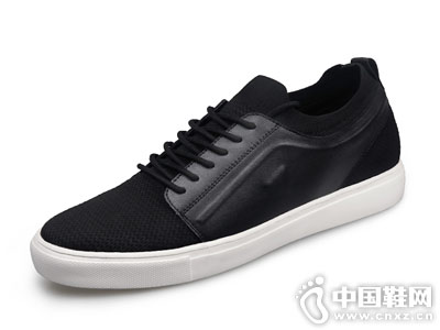 �߸�������С��Ь�к���͸������