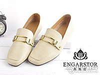 Ӣ�Ӷ�Ůʿ����ǳ�ڵ�Ь