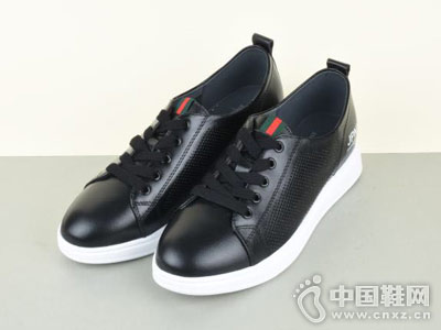 ��Ů���а�ЬӢ�Ӷ�С��Ь