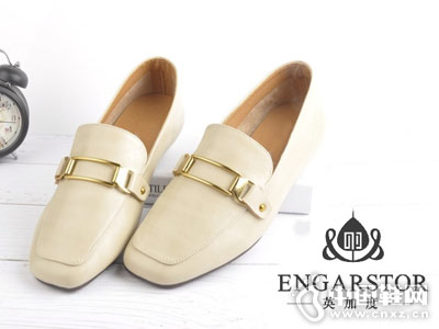 Ӣ�Ӷ�Ůʿ����ǳ�ڵ�Ь