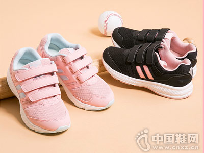 ��������ͯЬŮͯʱ���˶�Ь��Ь