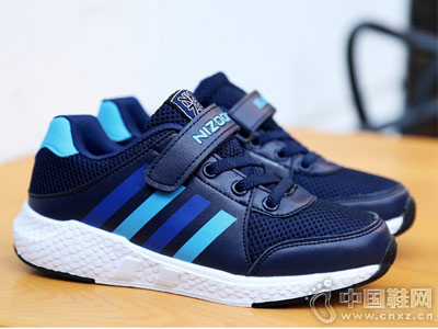 ����ѧ�����׶�ͯ�˶�Ь��������Ь