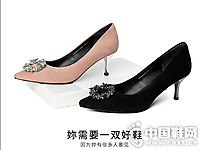 ������ɫ2018�＾�¿�ǳ�ڵ�Ь