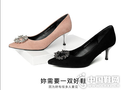 ������ɫ2018�＾�¿�ǳ�ڵ�Ь