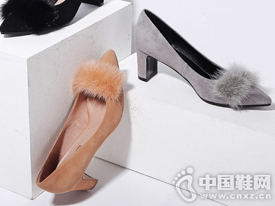 ëë��Ь��Ƥ��ͷǳ�ڴָ��߸�Ь