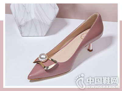 �¿���ɫ��ͷè���и�Ь�߸�73Сʱ