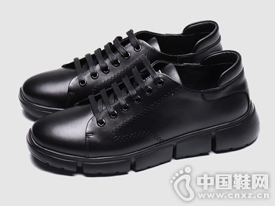 ����ϣ�����＾��Ƥ�����ɫ������Ь