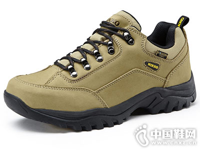 Nikko�ոߵ�ɽЬ���˶�Ь