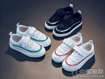 ��ͯ͸��С��Ь���౦���˶�Ь