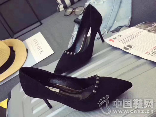 ������ɫ�ٴ�ǳ�ڸ߸�Ь2018�＾�¿�