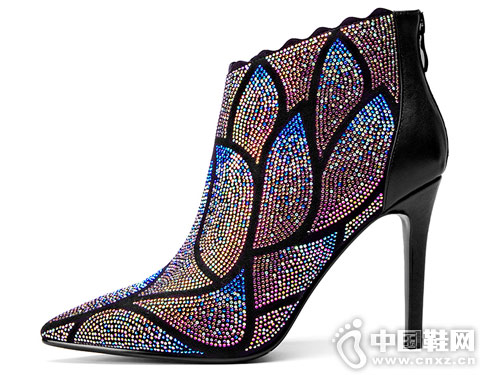 �ٴ�ʱ�ж�ͲŮѥ���2018�¿�