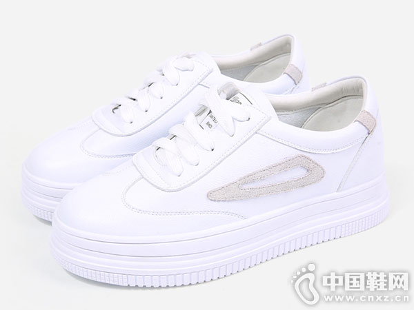 ��������С��Ь�¿��˶����к�װ�Ь