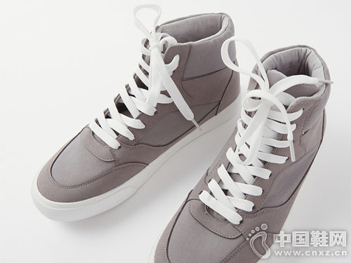 2018�����¿�ʱ�г��� ����˹�����߰�Ь