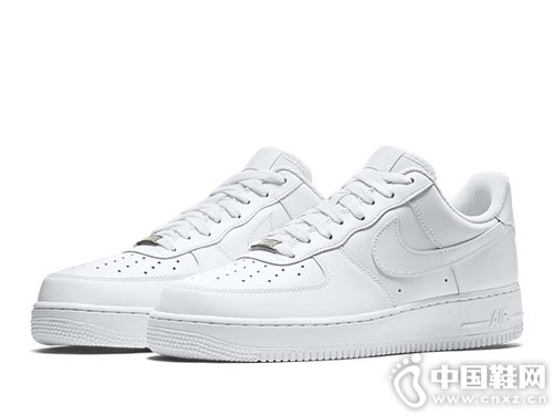 Nike�Ϳ˸��������˶����а�Ь