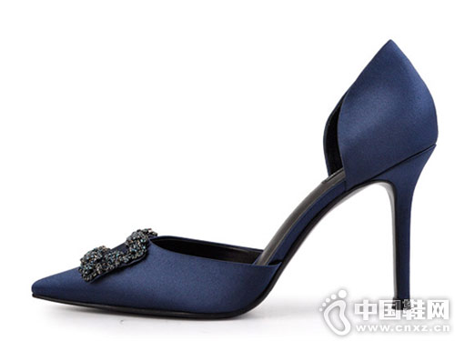 2019Classical��˹�ߴ��ļ�ͷ�п�ˮ�굥Ь