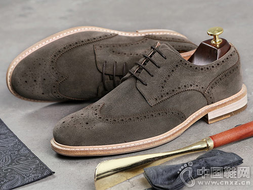 ��װ��Ƥ�к������Ӣ�ײ������Ь��