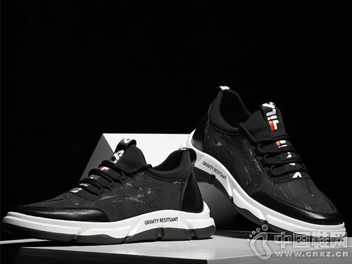 ��������Ь������Ʒʱ���˶�����Ь