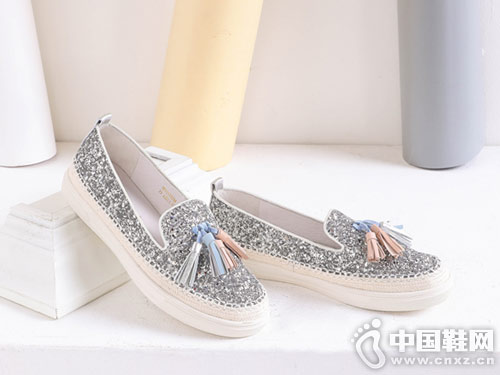 2019�����¿�ʱ������Safiya��������Ь�ָ�Ь