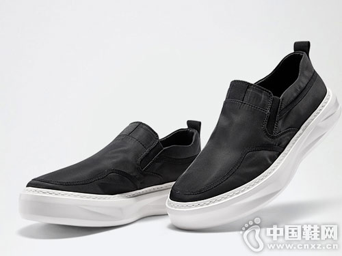 ά������һ�ŵ���Ь����Ӣ��ʱ������Ь