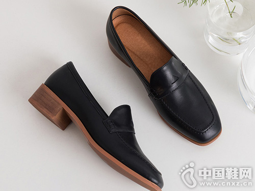 2019�紺���ָ�ЬӢ�׷絤¶����Ь