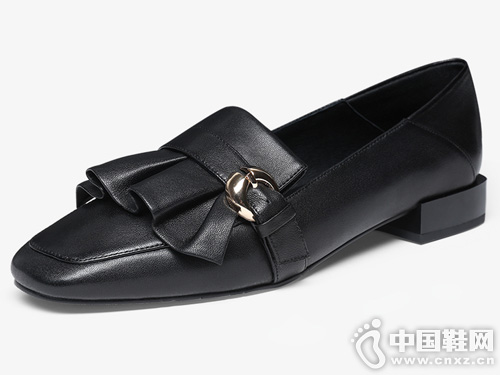 ��������ƽ������һ�ŵ�СƤЬ