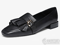 ��������ƽ������һ�ŵ�СƤЬ