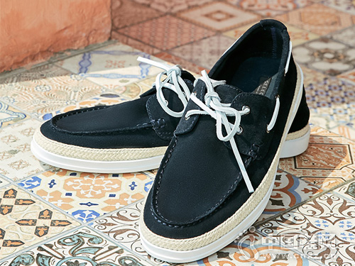 2019�¿�SELECTED˼���µ�Ь���д�Ь