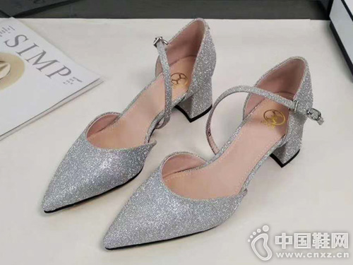 EM����ʱ��Ʒ��19�¿���Ь