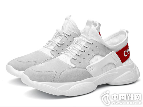 ��ţ������Ь�ļ�͸���˶����������ϵ�Ь