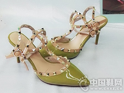 í����ͷ��ͷʱ������������ϸ�߸���Ь