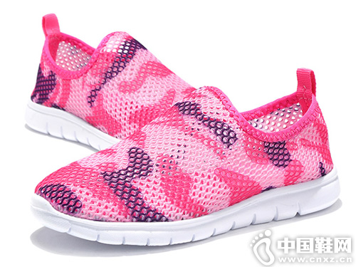 ͸��һ�ŵ��ο�����Ь�ٱ䱦��ͯЬ�¿�