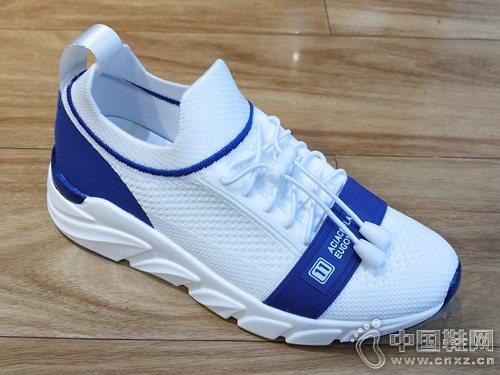 ·���˶�ЬŮ����͸������ܲ������ϵ�Ь